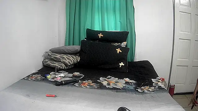 GoldenPussyXOXO online show from May 2026 12:32:01 PM