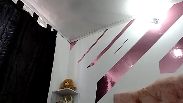 Snapshot of Kitten_Hot_ chatting on September 2025 01:33:01 PM Kitten Hot online show from September 2025 01:33:01 PM