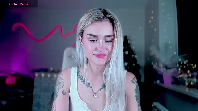 Snapshot of _Ravenaa chatting on December 2024 01:43:02 PM Ravenaa online show from December 2024 01:43:02 PM