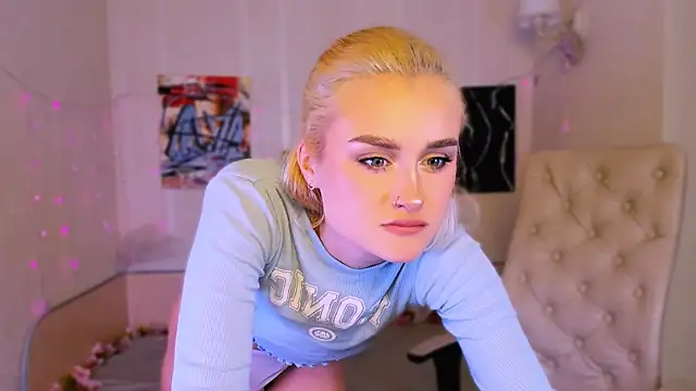 Snapshot of _Ravenaa chatting on November 2025 01:56:02 PM Ravenaa online show from November 2025 01:56:02 PM