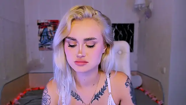 Snapshot of _Ravenaa chatting on November 2025 04:29:02 PM Ravenaa online show from November 2025 04:29:02 PM