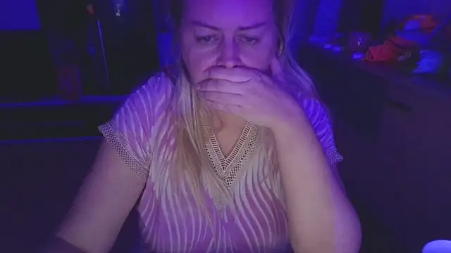 Snapshot of Meliss_Official9 chatting on October 2025 05:44:02 PM Meliss Official9 online show from October 2025 05:44:02 PM