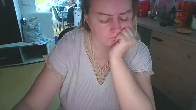 Meliss Official9 online show from November 2025 10:58:02 AM