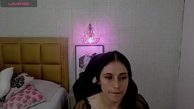 MAGNOLEROY online show from January 2025 07:26:01 PM