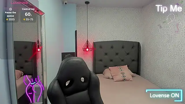 MAGNOLEROY online show from October 2025 12:47:01 PM