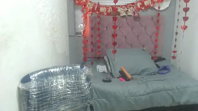 Snapshot of vainillaplaypussy chatting on February 2025 12:11:01 PM vainillaplaypussy online show from February 2025 12:11:01 PM
