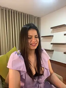 Snapshot of Alice_Biel chatting on January 2025 02:32:02 AM Alice Biel online show from January 2025 02:32:02 AM