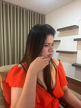 Snapshot of Alice_Biel chatting on January 2025 01:08:01 AM Alice Biel online show from January 2025 01:08:01 AM