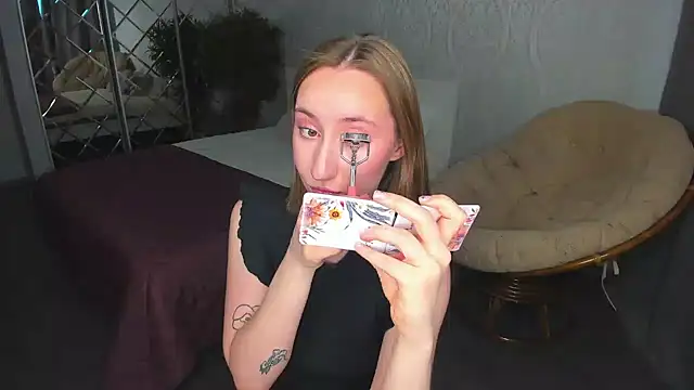 MelodyOfLovee online show from December 2024 05:16:02 AM