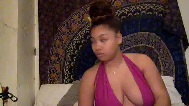 Snapshot of caramelangelxo chatting on March 2025 10:09:02 PM caramelangelxo online show from March 2025 10:09:02 PM