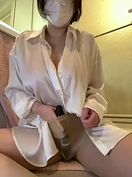 Snapshot of Yukimi- chatting on March 2026 08:45:01 PM Yukimi- online show from March 2026 08:45:01 PM