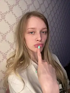 Evvie Summn1 online show from April 2026 03:36:01 PM
