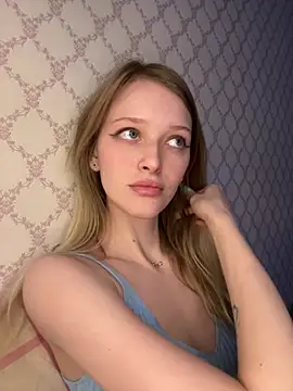 Evvie Summn1 online show from April 2026 02:36:02 PM