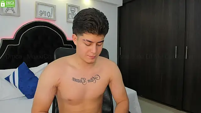 Snapshot of MaxxiCruz chatting on January 2025 02:17:02 PM MaxxiCruz online show from January 2025 02:17:02 PM