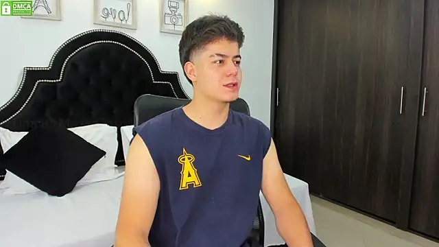 Snapshot of MaxxiCruz chatting on January 2025 12:37:02 PM MaxxiCruz online show from January 2025 12:37:02 PM