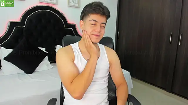 Snapshot of MaxxiCruz chatting on February 2025 12:16:01 PM MaxxiCruz online show from February 2025 12:16:01 PM