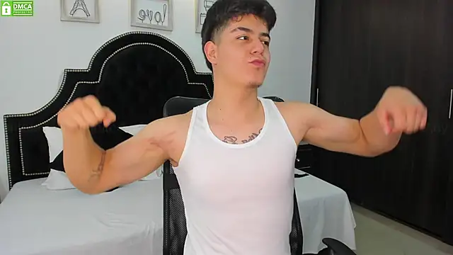 Snapshot of MaxxiCruz chatting on February 2025 07:00:01 PM MaxxiCruz online show from February 2025 07:00:01 PM