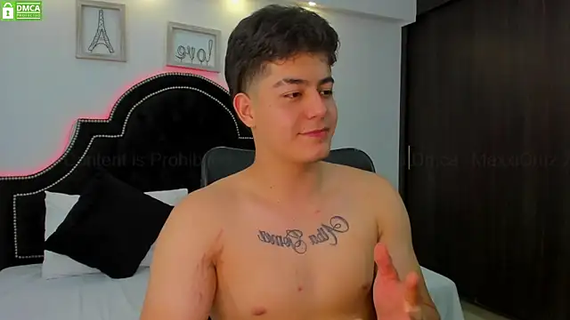 Snapshot of MaxxiCruz chatting on February 2025 10:10:02 PM MaxxiCruz online show from February 2025 10:10:02 PM