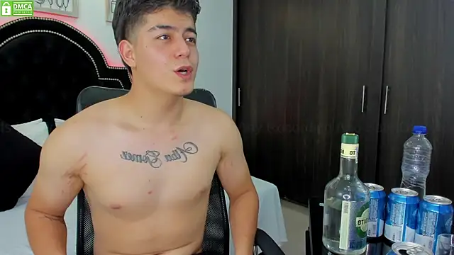 Snapshot of MaxxiCruz chatting on February 2025 01:22:01 AM MaxxiCruz online show from February 2025 01:22:01 AM