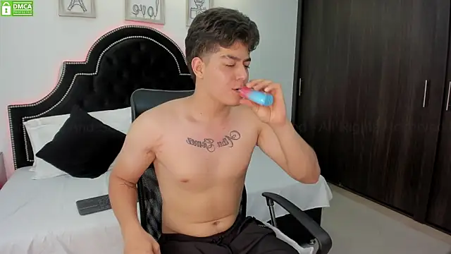 Snapshot of MaxxiCruz chatting on February 2025 11:43:01 PM MaxxiCruz online show from February 2025 11:43:01 PM