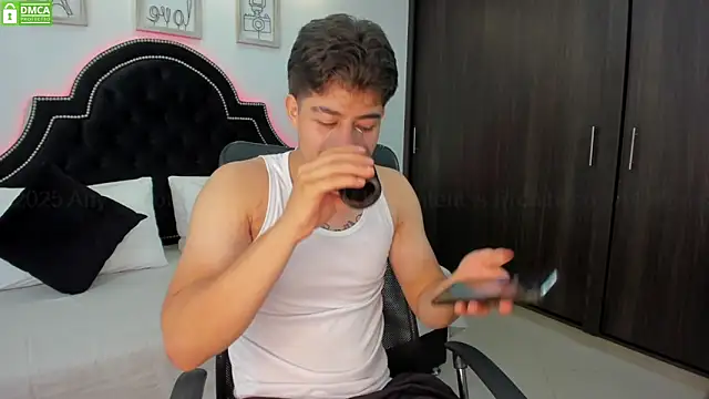 Snapshot of MaxxiCruz chatting on March 2025 05:38:01 PM MaxxiCruz online show from March 2025 05:38:01 PM