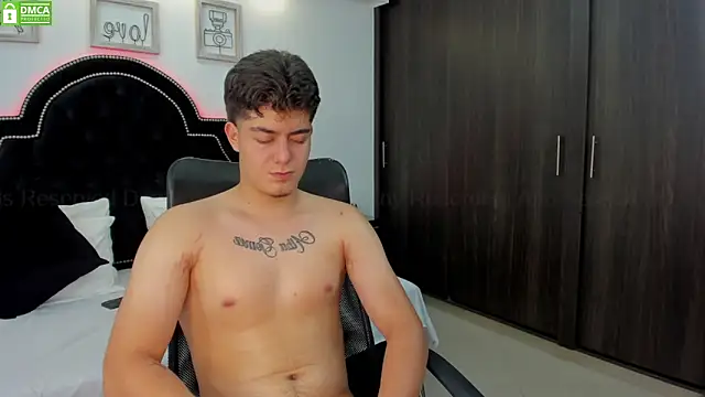 Snapshot of MaxxiCruz chatting on March 2025 08:26:02 AM MaxxiCruz online show from March 2025 08:26:02 AM