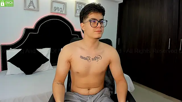 Snapshot of MaxxiCruz chatting on March 2025 01:45:02 AM MaxxiCruz online show from March 2025 01:45:02 AM