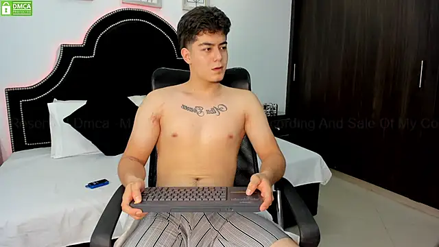 Snapshot of MaxxiCruz chatting on March 2025 04:38:02 AM MaxxiCruz online show from March 2025 04:38:02 AM