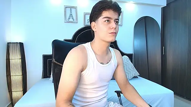 Snapshot of MaxxiCruz chatting on September 2025 01:38:01 AM MaxxiCruz online show from September 2025 01:38:01 AM