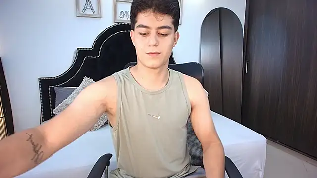 Snapshot of MaxxiCruz chatting on September 2025 01:49:02 AM MaxxiCruz online show from September 2025 01:49:02 AM