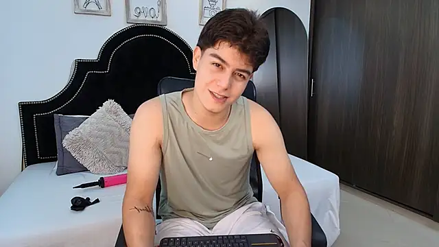 Snapshot of MaxxiCruz chatting on September 2025 01:27:02 AM MaxxiCruz online show from September 2025 01:27:02 AM