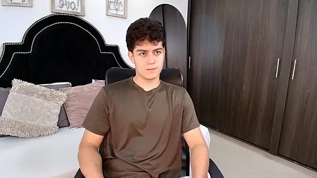 Snapshot of MaxxiCruz chatting on September 2025 12:12:01 AM MaxxiCruz online show from September 2025 12:12:01 AM