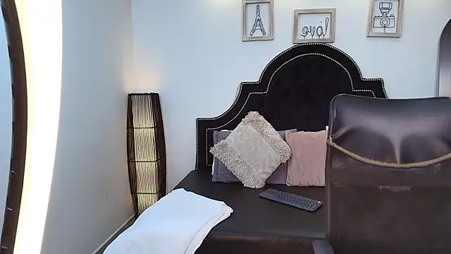 Snapshot of MaxxiCruz chatting on September 2025 11:50:01 PM MaxxiCruz online show from September 2025 11:50:01 PM