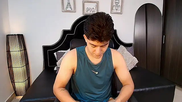 Snapshot of MaxxiCruz chatting on September 2025 12:03:01 AM MaxxiCruz online show from September 2025 12:03:01 AM