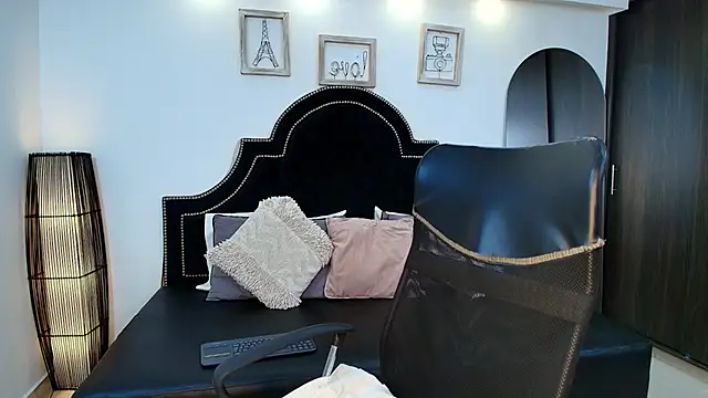 Snapshot of MaxxiCruz chatting on September 2025 12:58:02 AM MaxxiCruz online show from September 2025 12:58:02 AM