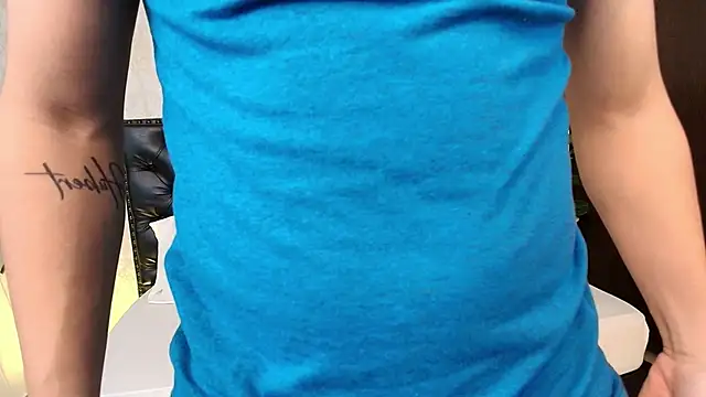 Snapshot of MaxxiCruz chatting on September 2025 04:17:02 AM MaxxiCruz online show from September 2025 04:17:02 AM