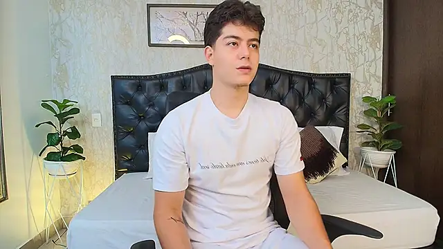 Snapshot of MaxxiCruz chatting on September 2025 03:23:02 AM MaxxiCruz online show from September 2025 03:23:02 AM