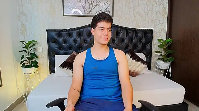 Snapshot of MaxxiCruz chatting on September 2025 03:33:02 AM MaxxiCruz online show from September 2025 03:33:02 AM