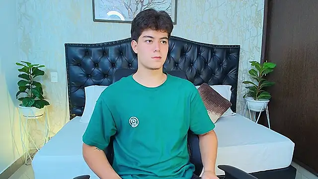 Snapshot of MaxxiCruz chatting on October 2025 03:49:01 AM MaxxiCruz online show from October 2025 03:49:01 AM