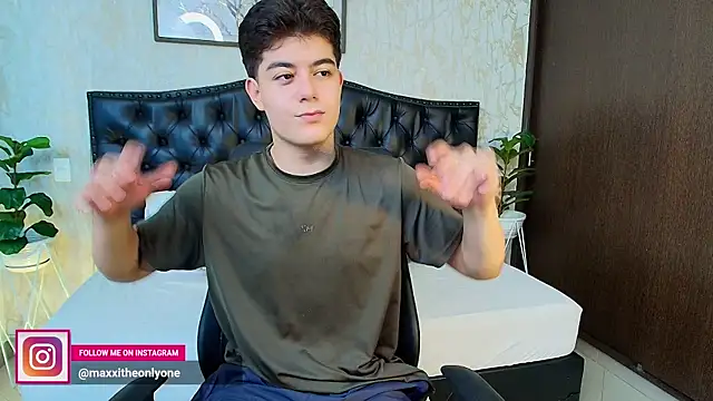 Snapshot of MaxxiCruz chatting on October 2025 03:29:02 AM MaxxiCruz online show from October 2025 03:29:02 AM