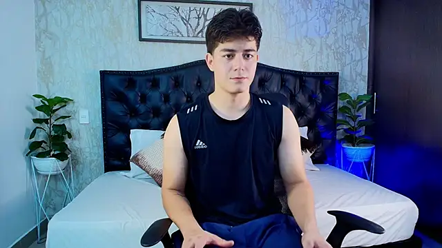 Snapshot of MaxxiCruz chatting on October 2025 04:42:01 AM MaxxiCruz online show from October 2025 04:42:01 AM