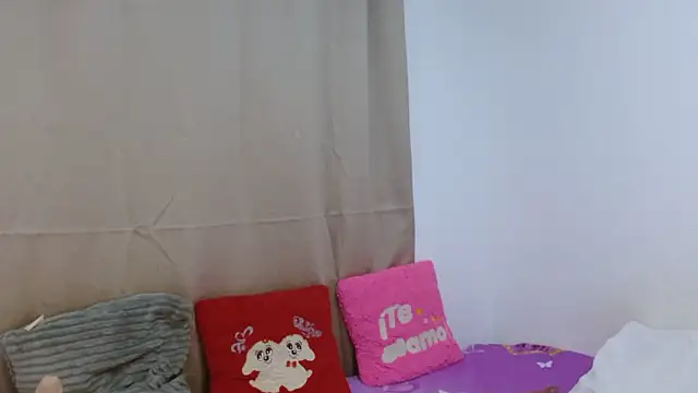 Snapshot of winona_hotsexy chatting on October 2025 01:14:01 AM winona hotsexy online show from October 2025 01:14:01 AM