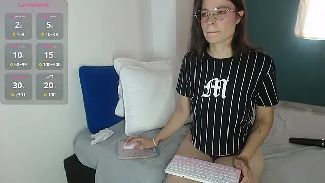 Mily Miley online show from November 2025 07:16:01 PM