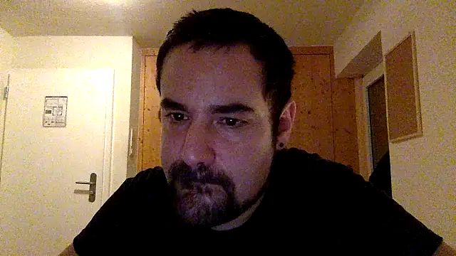 Snapshot of benjul63 chatting on February 2025 05:12:01 PM benjul63 online show from February 2025 05:12:01 PM