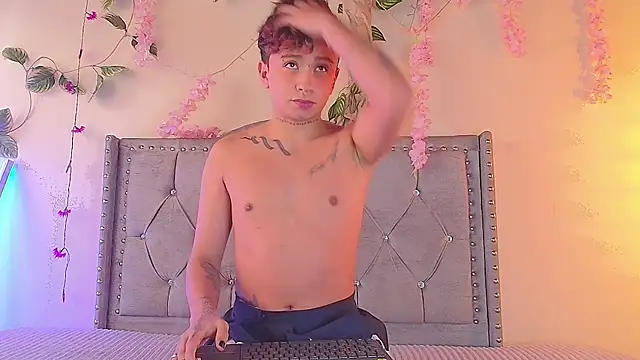 Snapshot of daimond_01 chatting on November 2025 07:01:02 PM daimond 01 online show from November 2025 07:01:02 PM