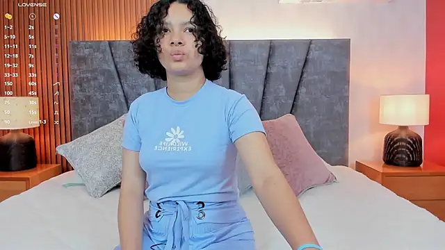 Snapshot of pretty_sunlight_ chatting on January 2025 01:32:01 AM pretty sunlight online show from January 2025 01:32:01 AM