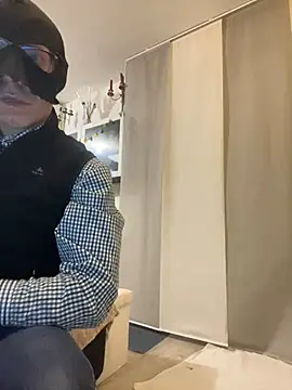 Snapshot of lucboyslam chatting on December 2024 09:07:01 AM lucboyslam online show from December 2024 09:07:01 AM