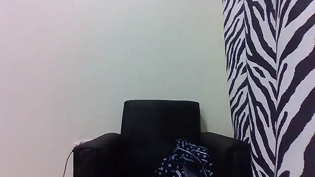Snapshot of sweets_80 chatting on April 2026 09:05:01 PM sweets 80 online show from April 2026 09:05:01 PM