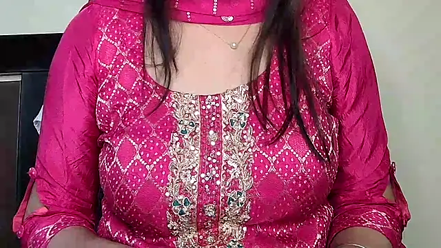 MIss-Naina online show from November 2025 02:09:01 PM