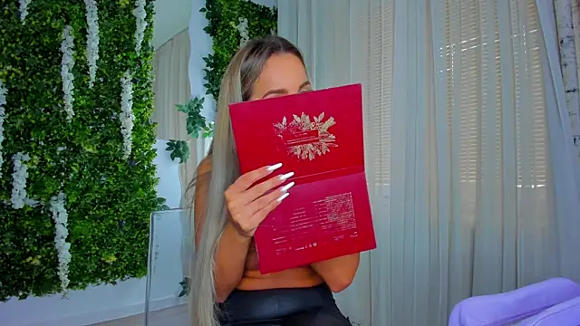 Snapshot of VivienCarter chatting on September 2025 02:00:01 PM VivienCarter online show from September 2025 02:00:01 PM